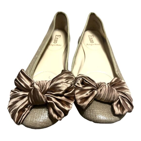 Enzo Angiolini gold bow accent flats. Size 9.5 - Picture 1 of 8